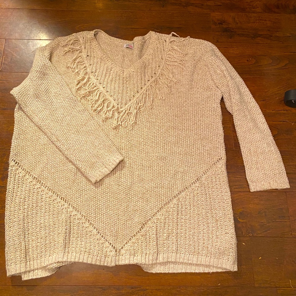 Beige sweater with fringe ☀️